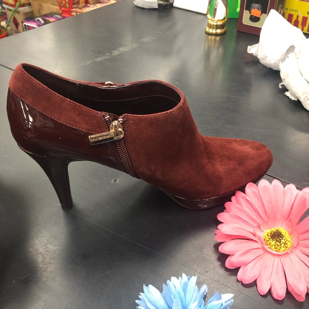 Bandolino Womens faux Suede pump Bandolino Heels